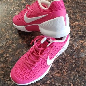 Nike Zoom Cage 2 women's Tennis shoe size 8 NEW
